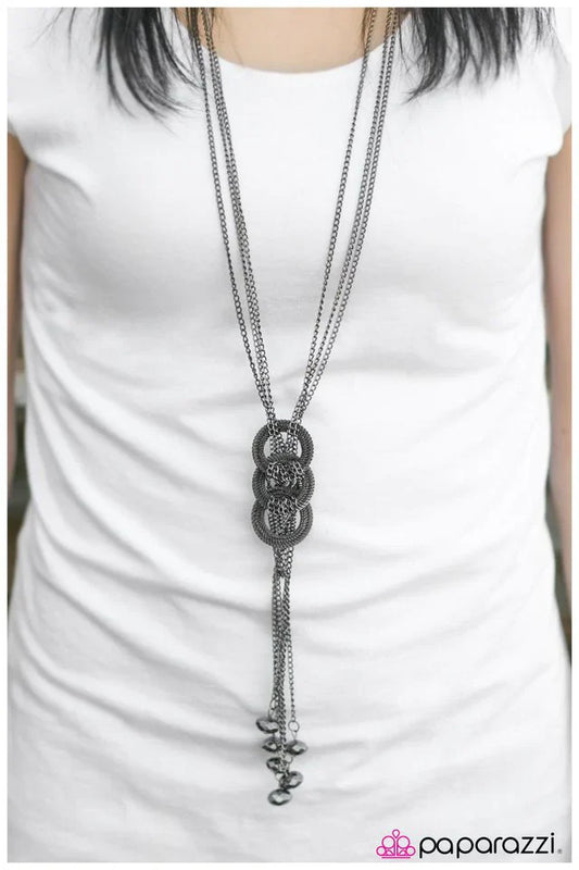 Paparazzi Necklace ~ Boss Status - Black