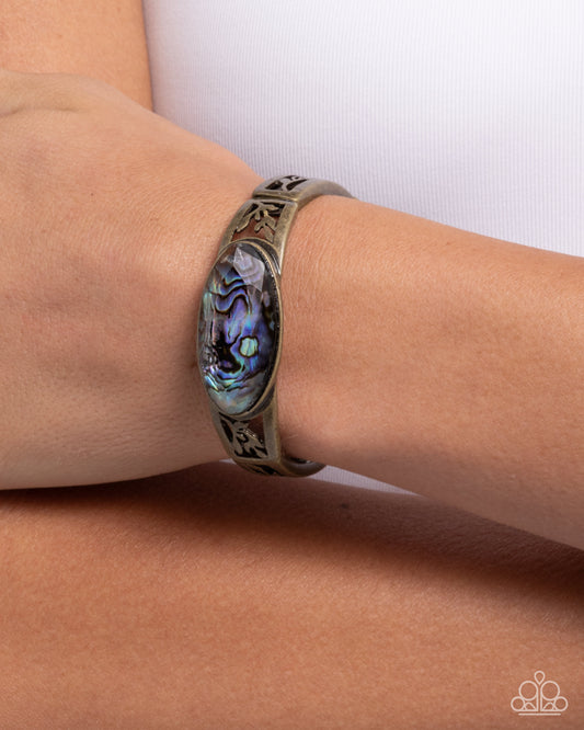 Spliced Santa Fe - Brass - Paparazzi Bracelet Image