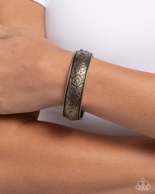 Regency Refresh - Brass - Paparazzi Bracelet Image