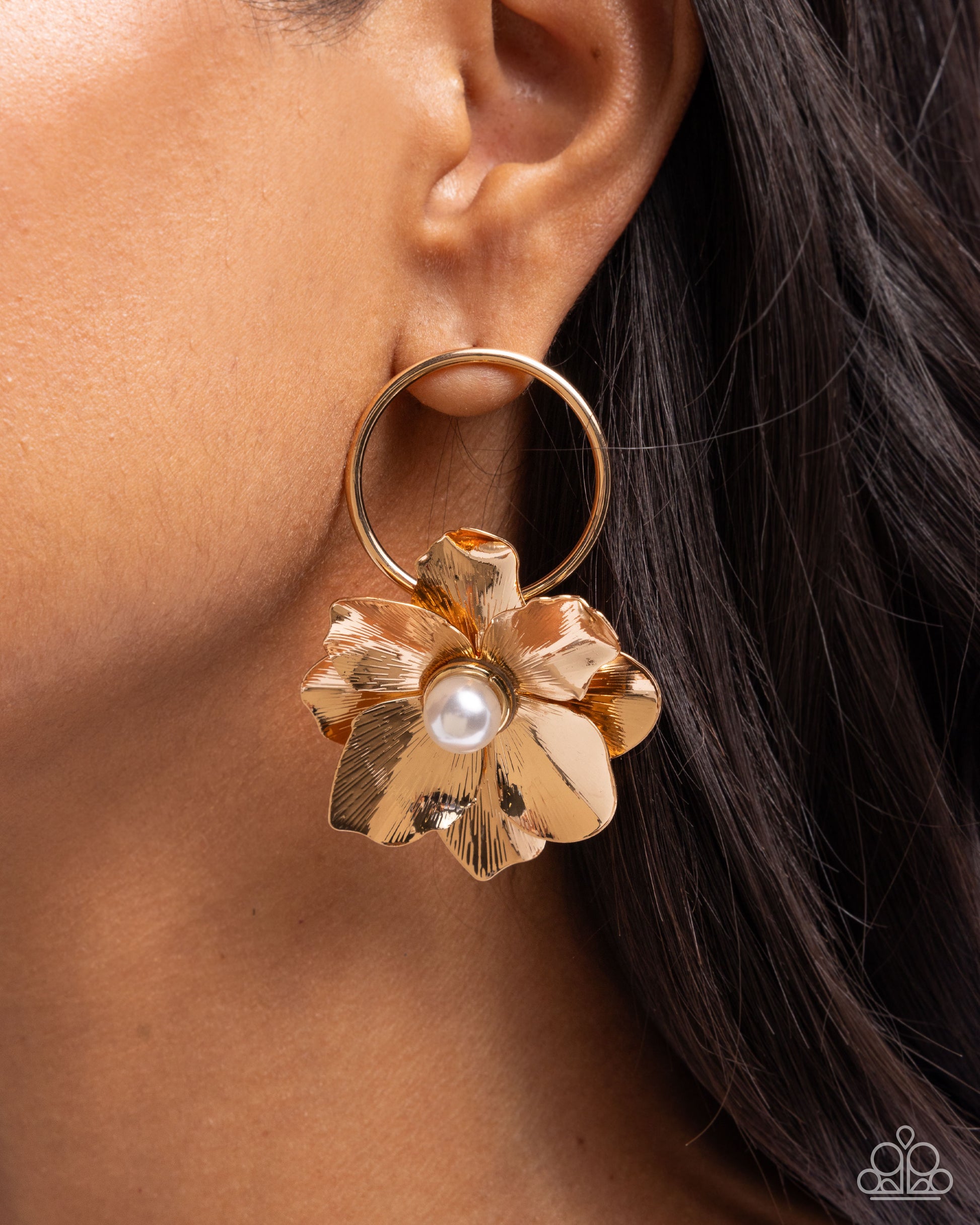 Backyard Bling - Gold - Paparazzi Earring Image