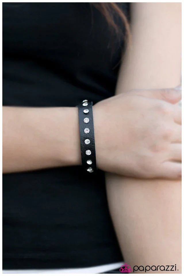 Paparazzi Bracelet ~ No Glitz, No Glory - Black