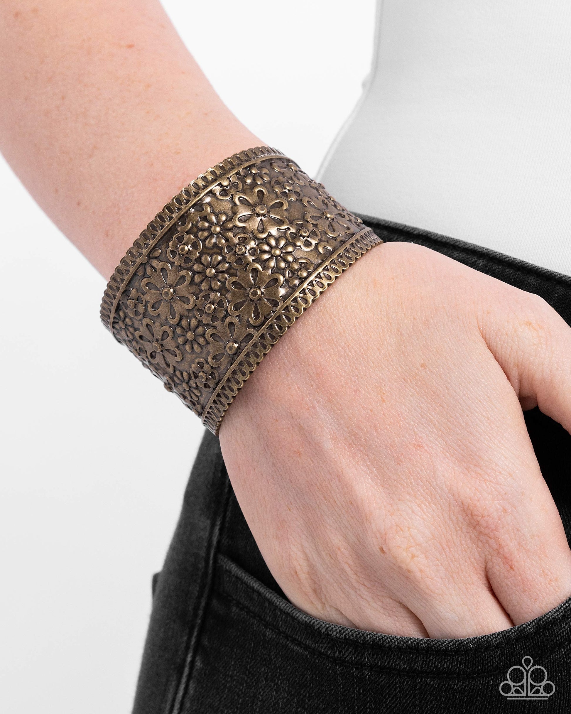 Bouquet Garden - Brass - Paparazzi Bracelet Image