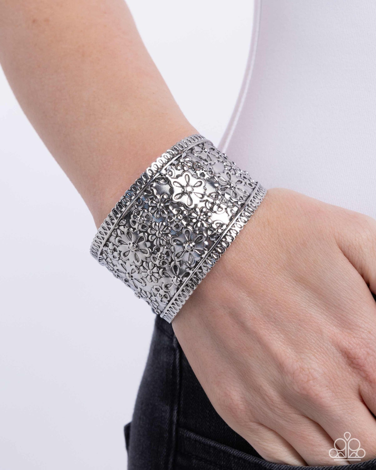 Bouquet Garden - Silver - Paparazzi Bracelet Image