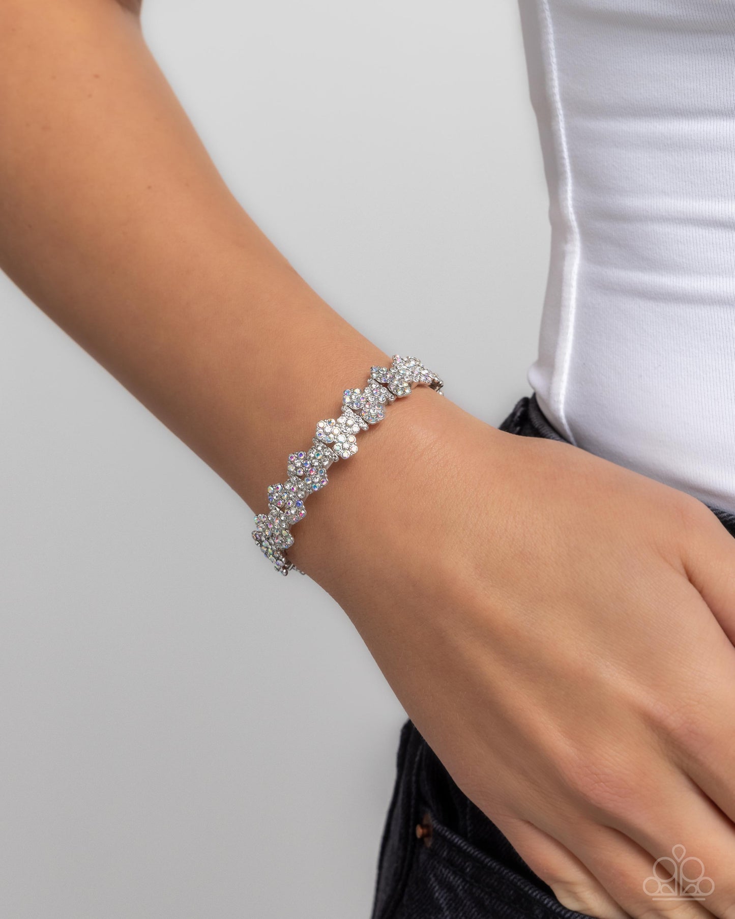 FLOWER Hungry - White - Paparazzi Bracelet Image