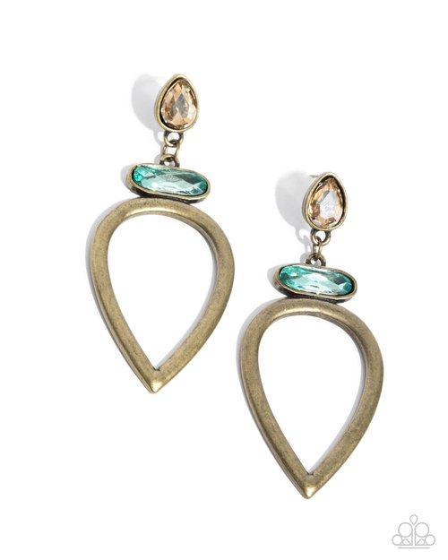 Cultured Chic - Brass - Paparazzi Earring Image