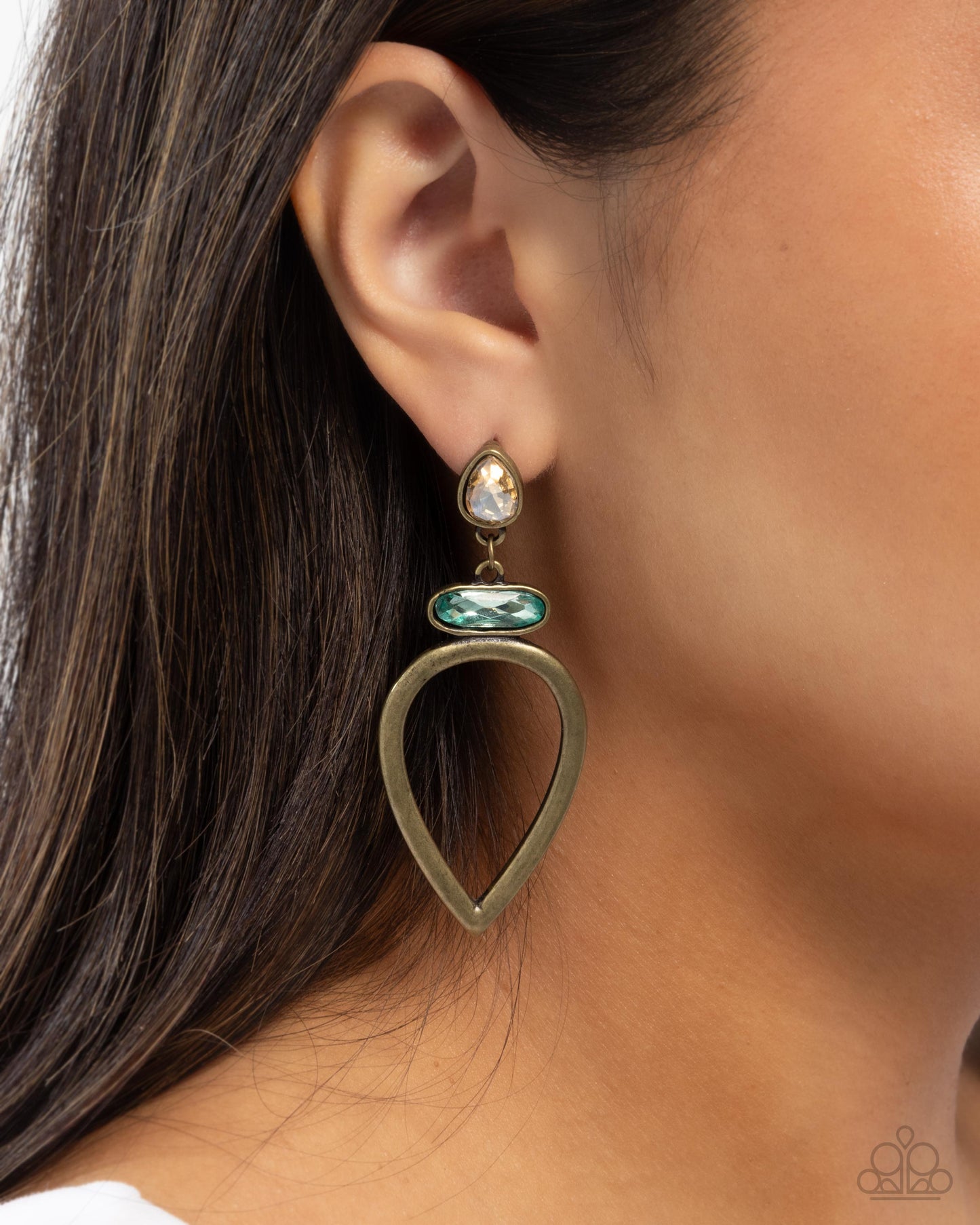 Cultured Chic - Brass - Paparazzi Earring Image