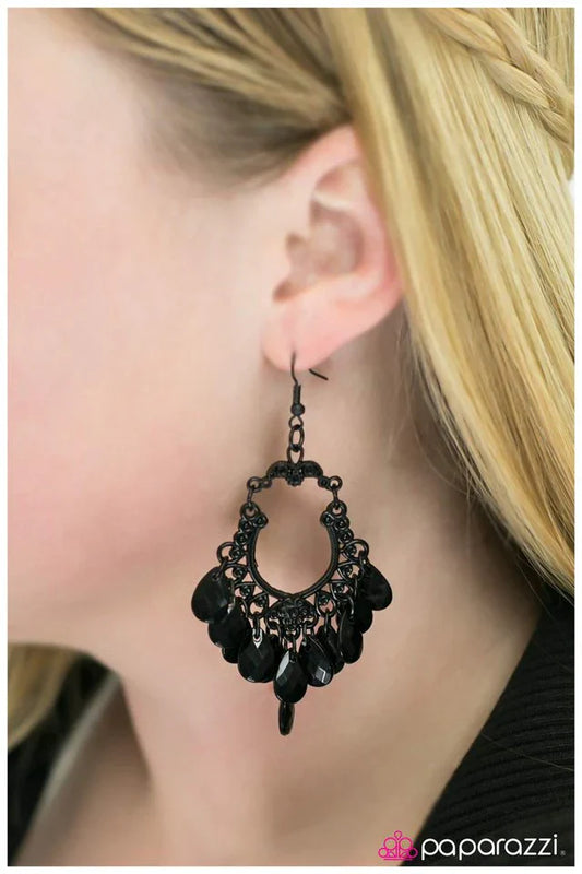 Paparazzi Earring ~ Drop It! - Black