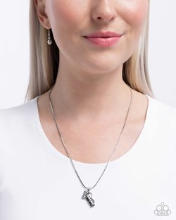 Hole in One Haute - Paparazzi Necklace Image