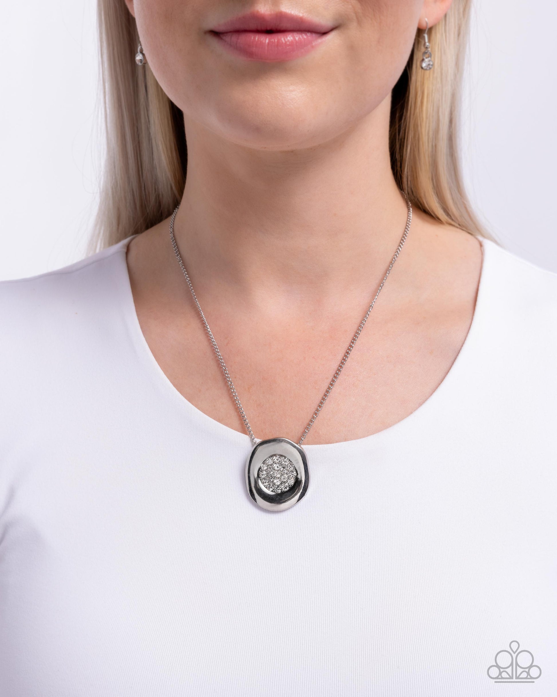 Gently Glistening - Paparazzi Necklace Image