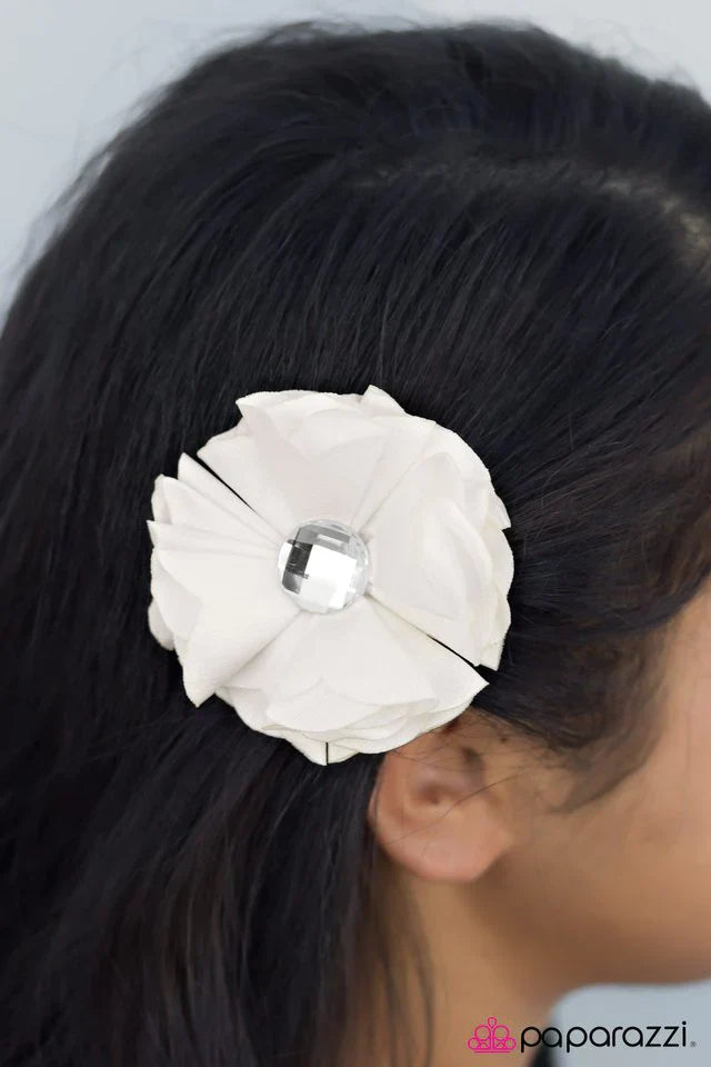 Paparazzi Hair Accessories ~ Its A Wonderful Life - White