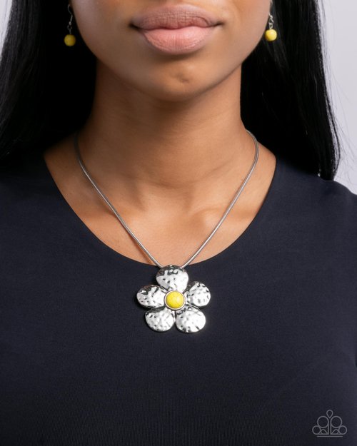 Tasteful Texture - Yellow - Paparazzi Necklace Image