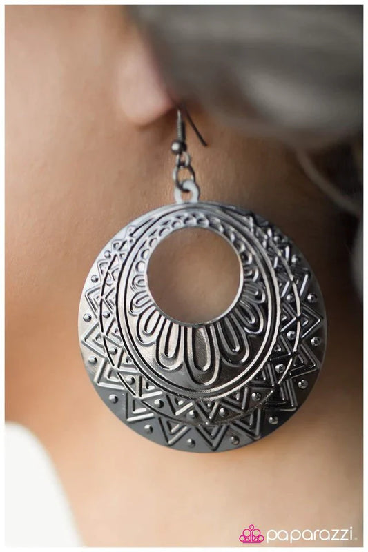 Paparazzi Earring ~ Under The Tuscan Sun - Black