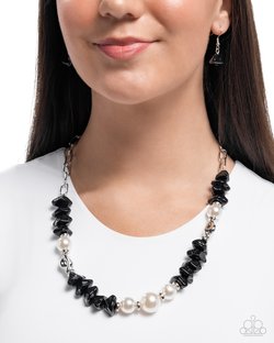 Presto Pearls - Paparazzi Necklace Image