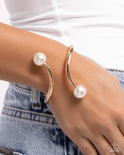 Effulgent Exemplar - Gold - Paparazzi Bracelet Image