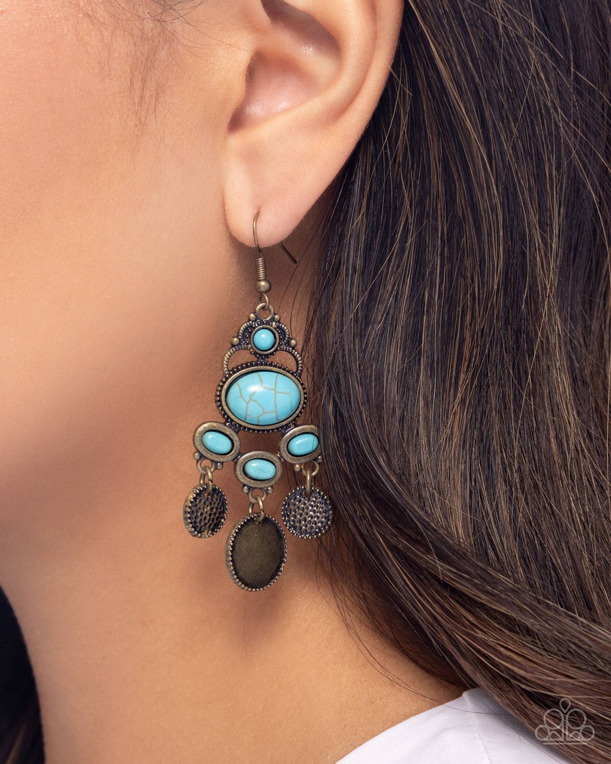 Chandelier Candor - Brass - Paparazzi Earring Image