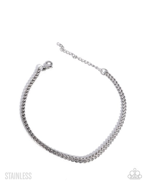 Macho Moment - Paparazzi Necklace Image