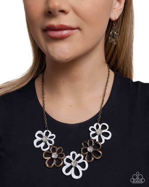 Beau Bouquet - Paparazzi Necklace Image