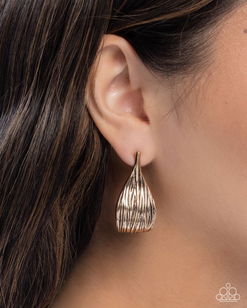 Curly Comfort - Gold - Paparazzi Earring Image