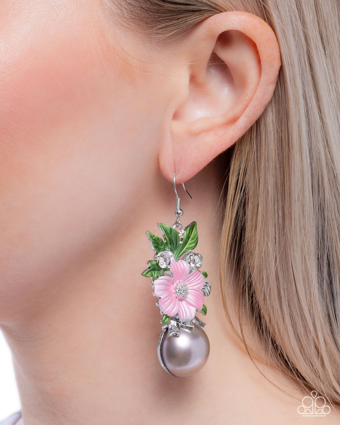 Bouquet Beholder - Paparazzi Earring Image