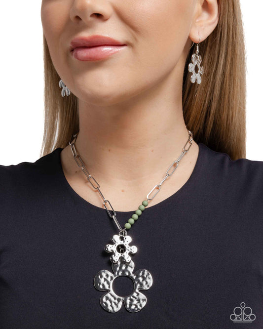 Seeing FLORAL - Paparazzi Necklace Image