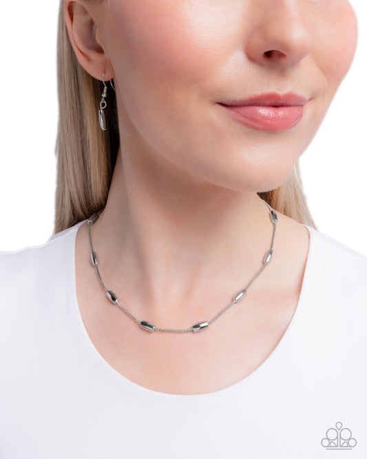 Cylindrical Chic - Paparazzi Necklace Image