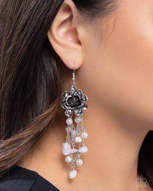 Carefree Cascade - Paparazzi Earring Image