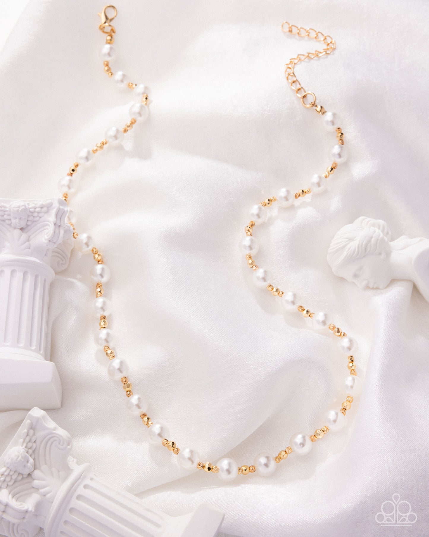 Pearl Premiere - Gold - Paparazzi Necklace Image