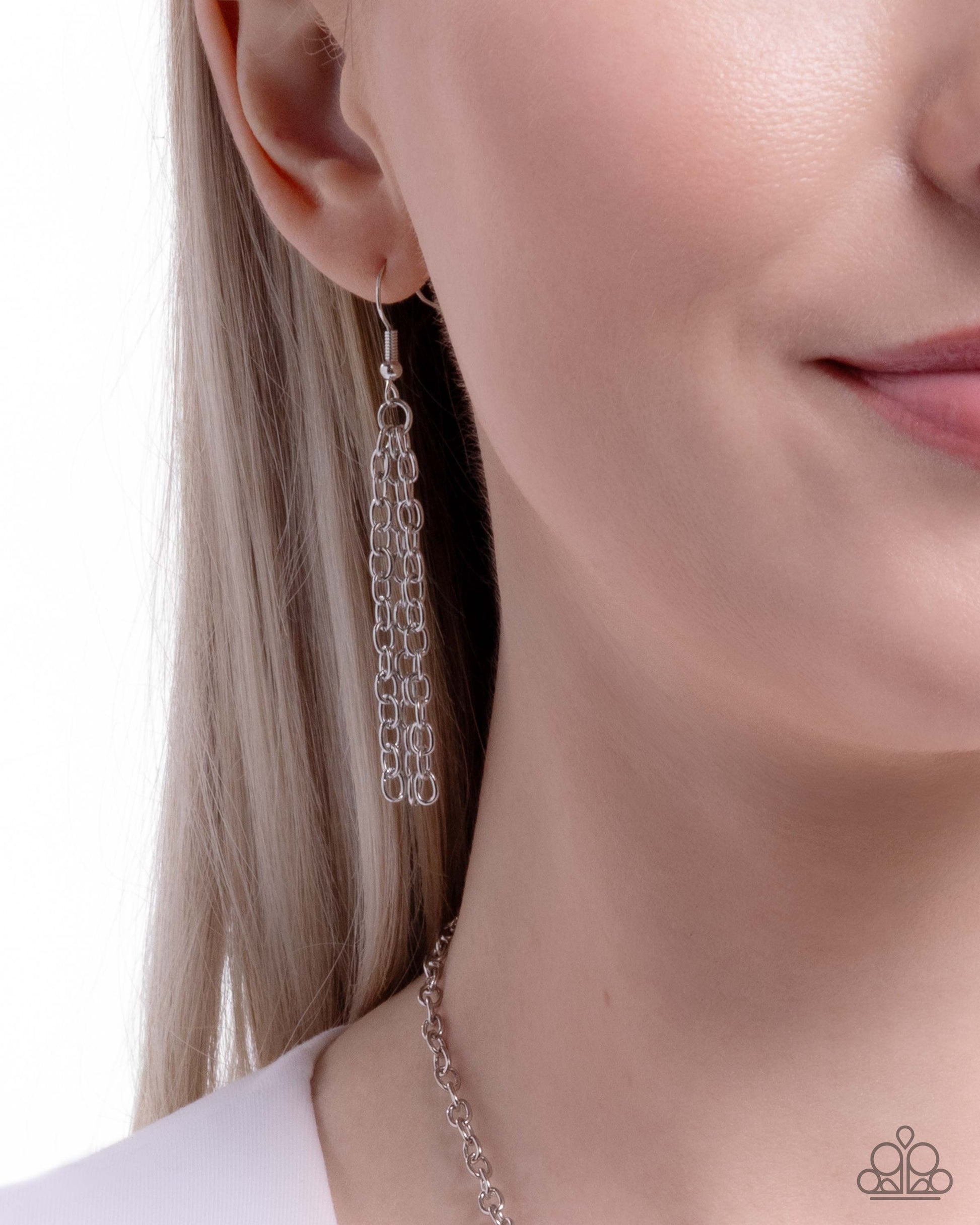 Floating Feature - Paparazzi Necklace Image