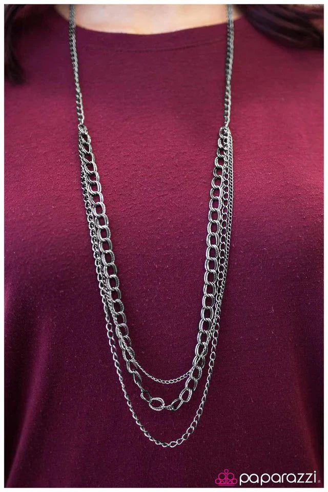Paparazzi Necklace ~ Top Of The Chain - Black