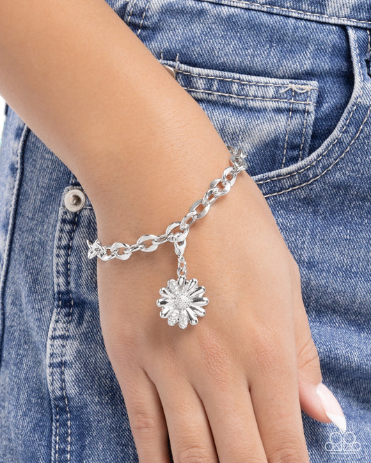 Matriarch Moment - Paparazzi Bracelet Image