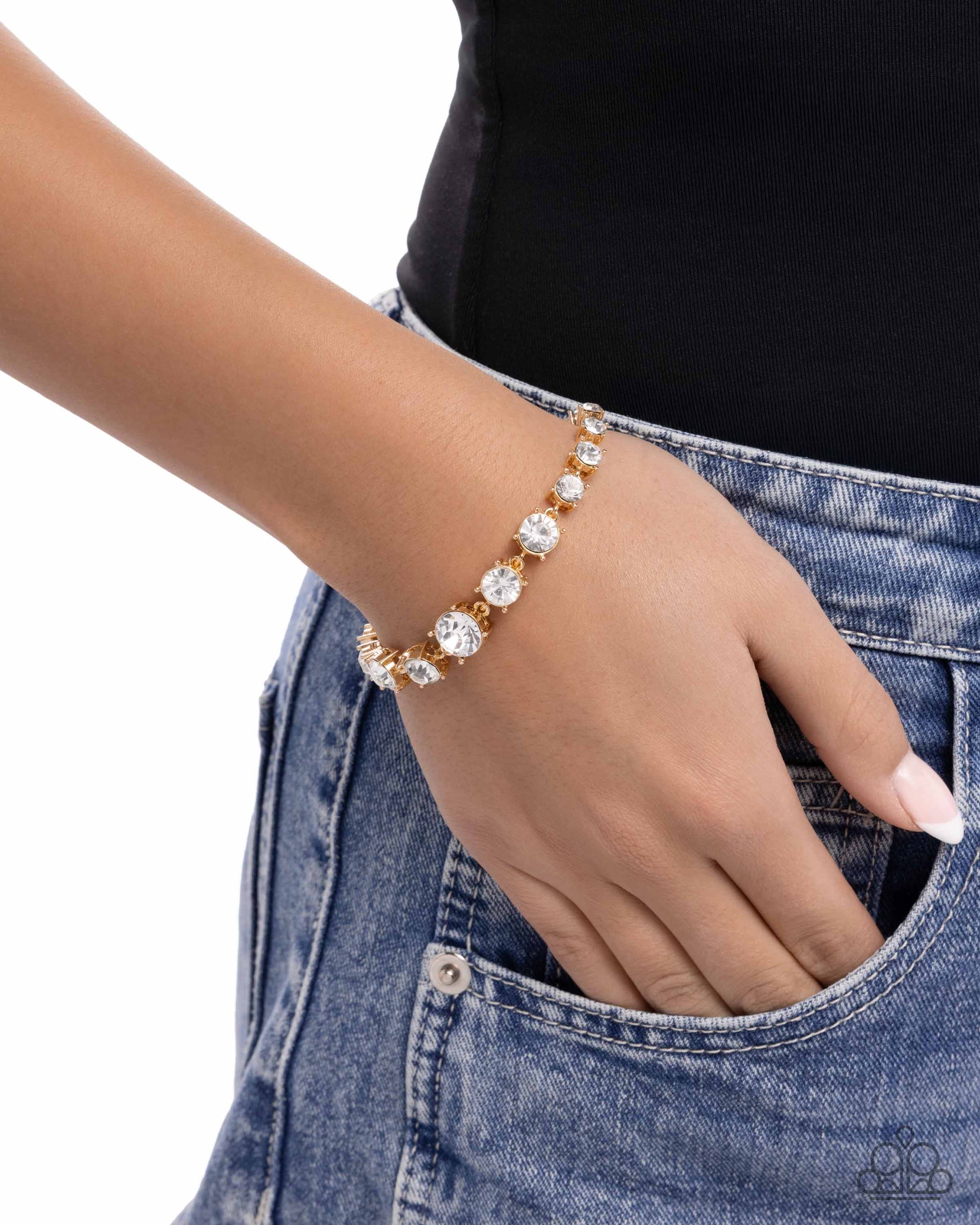 Sizable Shimmer - Gold - Paparazzi Bracelet Image