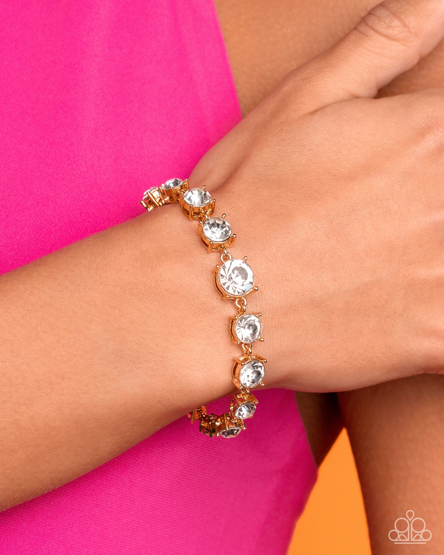 Sizable Shimmer - Gold - Paparazzi Bracelet Image