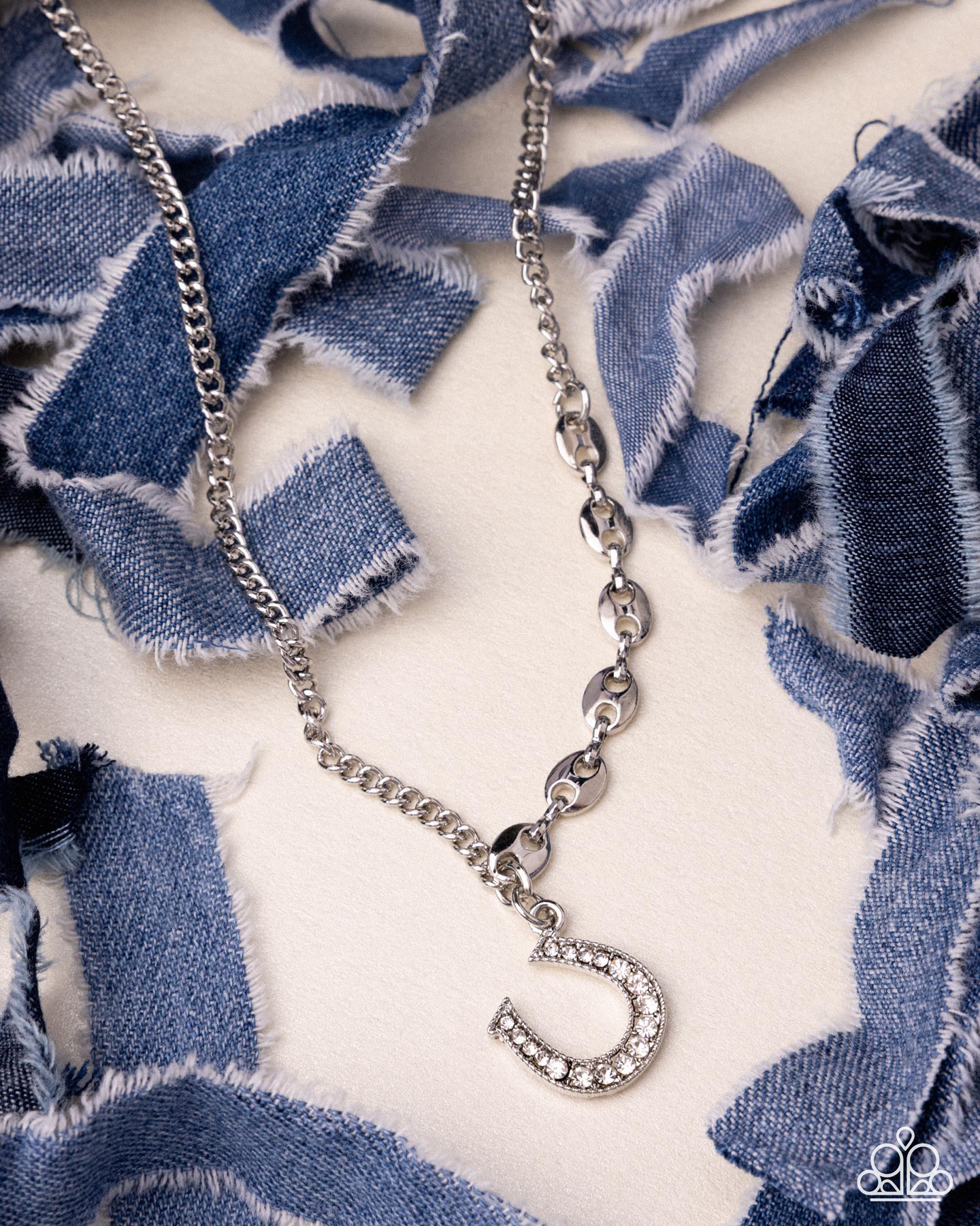 Horseshoe Headline - Paparazzi Necklace Image