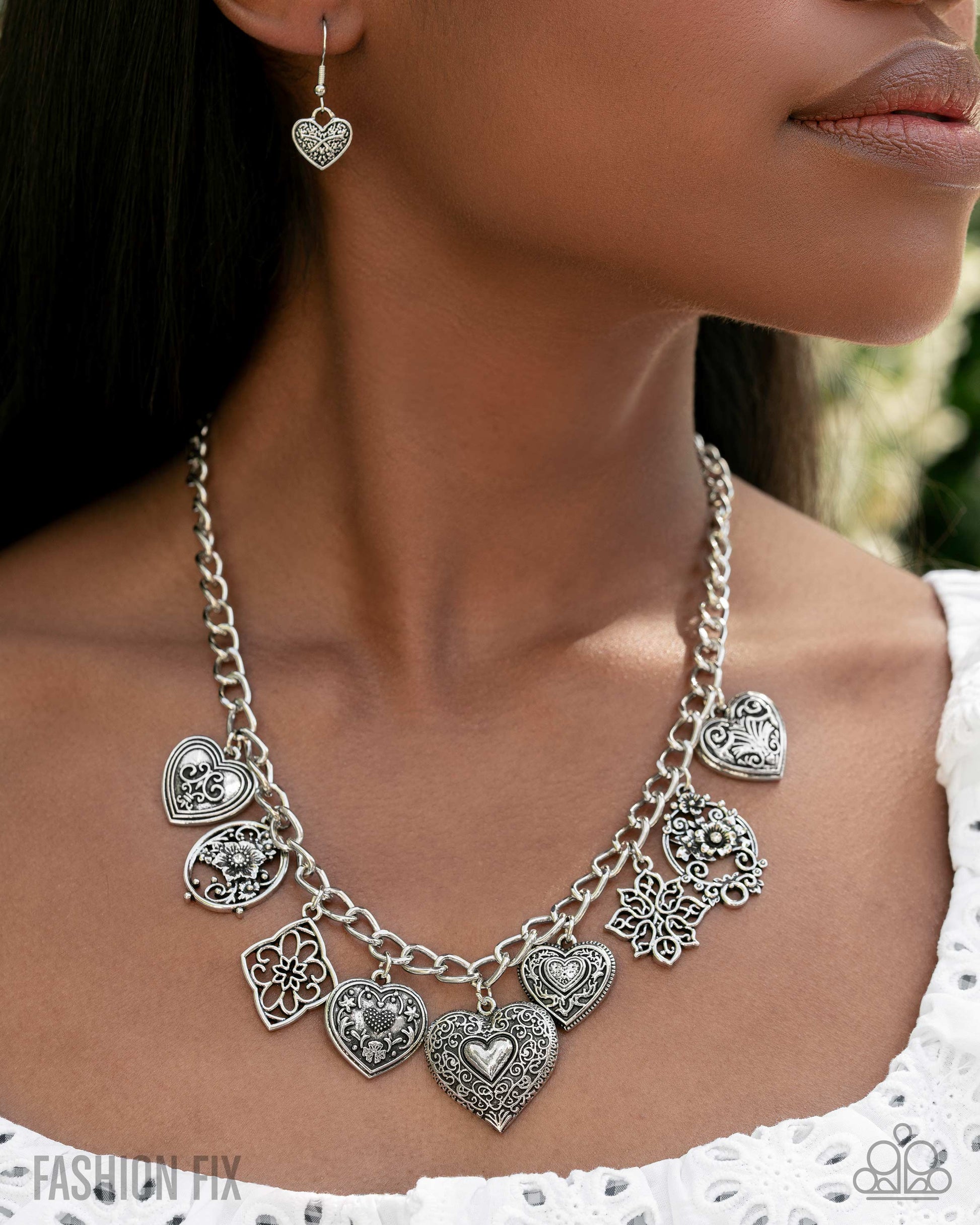 Vintage Showdown - Paparazzi Necklace Image