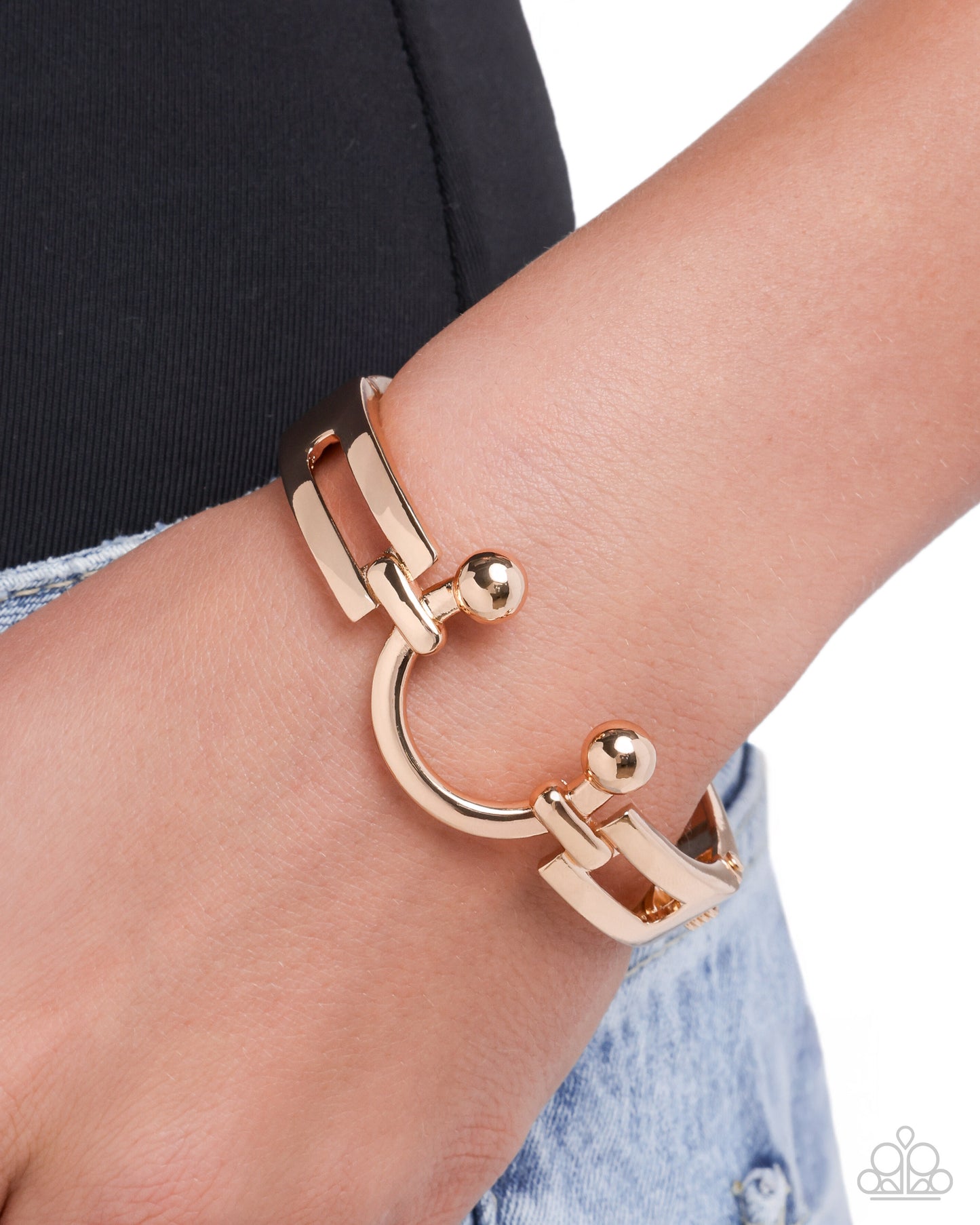 Luminous Latch - Gold - Paparazzi Bracelet Image