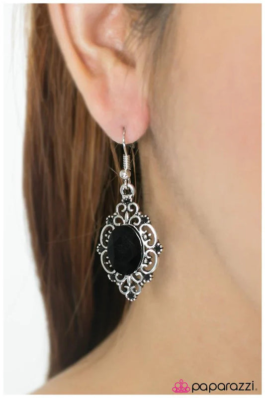 Paparazzi Earring ~ Made of Money - Black