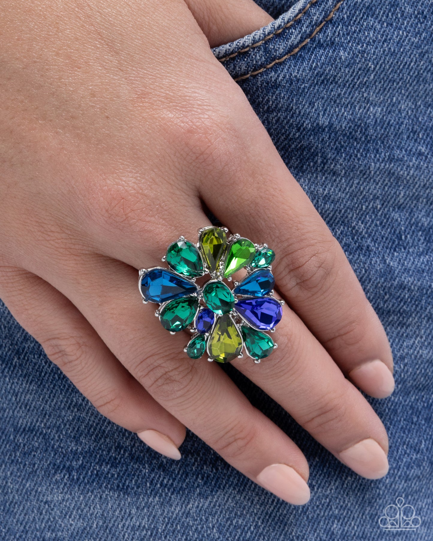 Free Facets - Green - Paparazzi Ring Image
