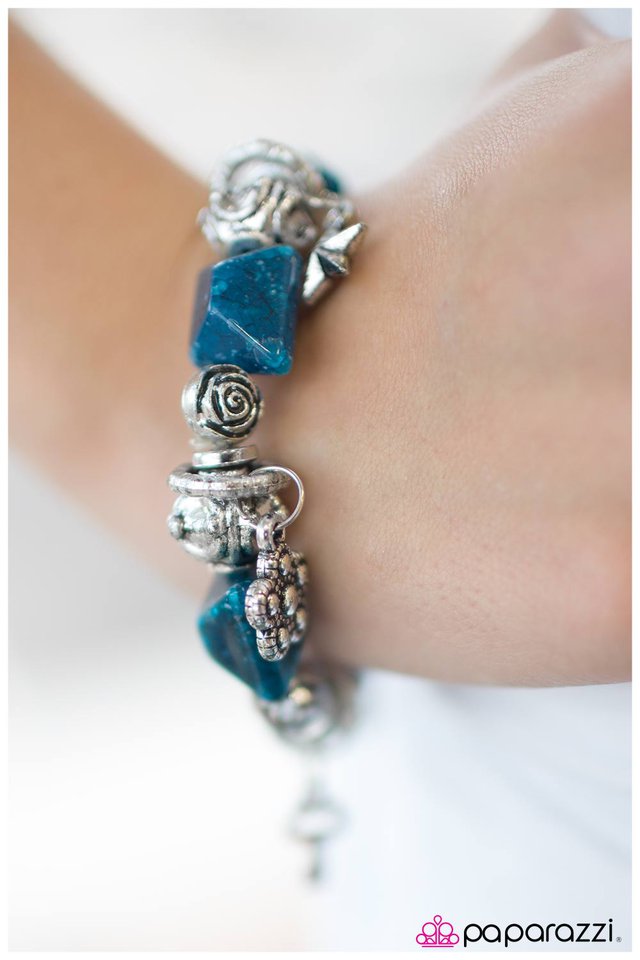 Paparazzi Bracelet ~ Charming Cosmopolitan - Blue