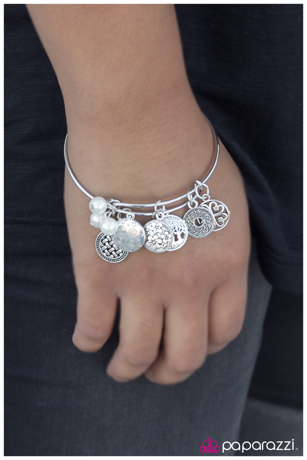 Paparazzi Bracelet ~ One-Hit Wonder - White