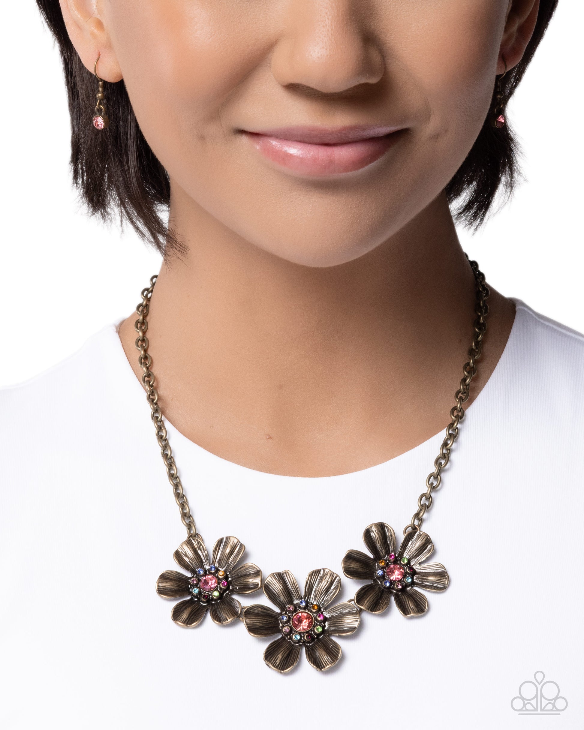 Freeing Florals - Paparazzi Necklace Image