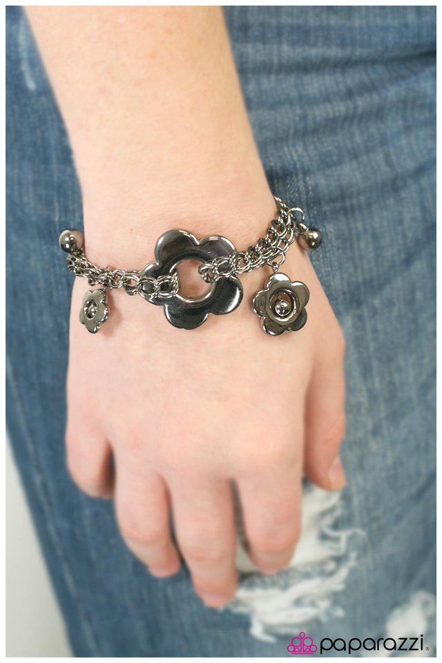 Paparazzi Bracelet ~ Dance of the Daisies - Black