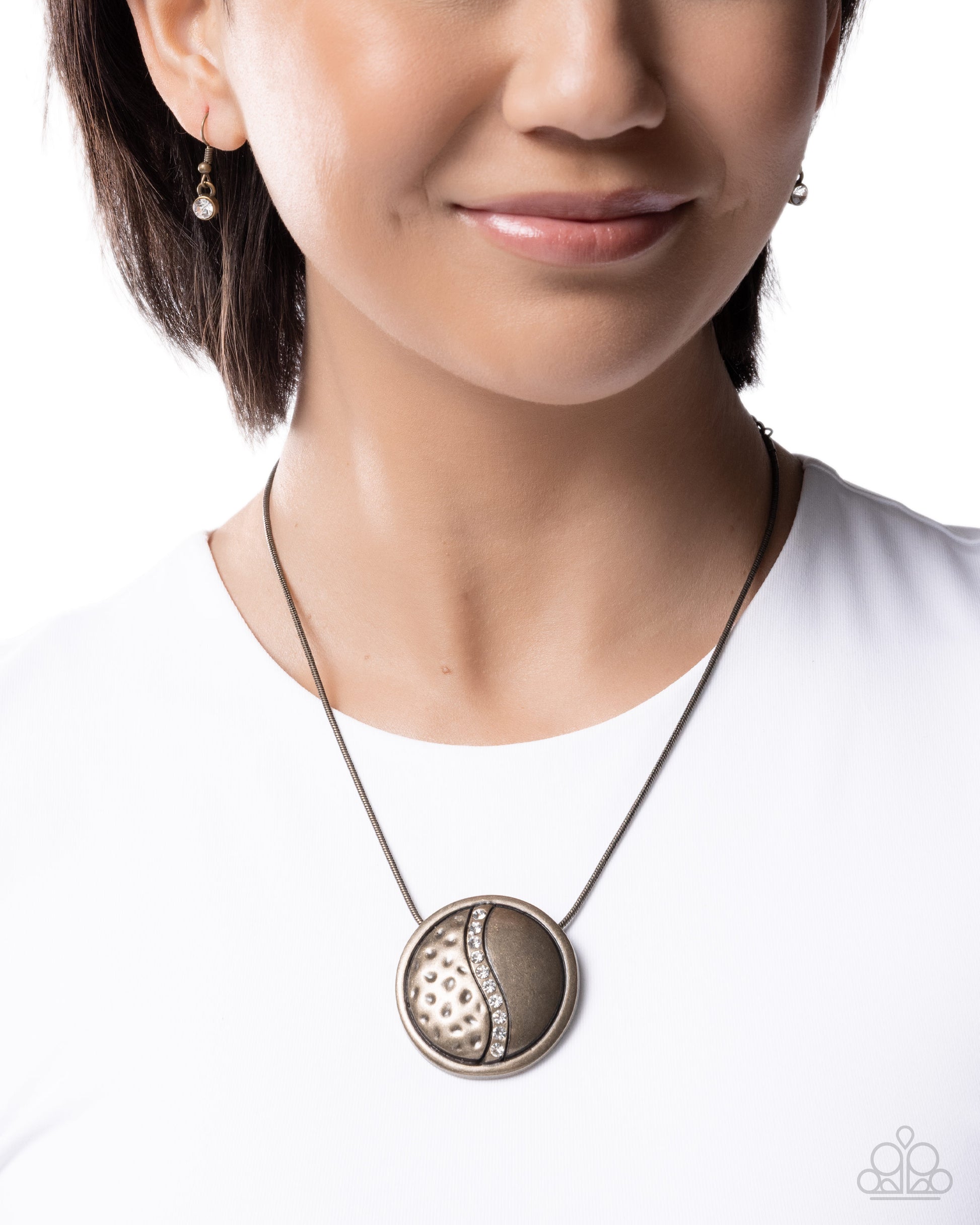 Spiraling Shimmer - Paparazzi Necklace Image