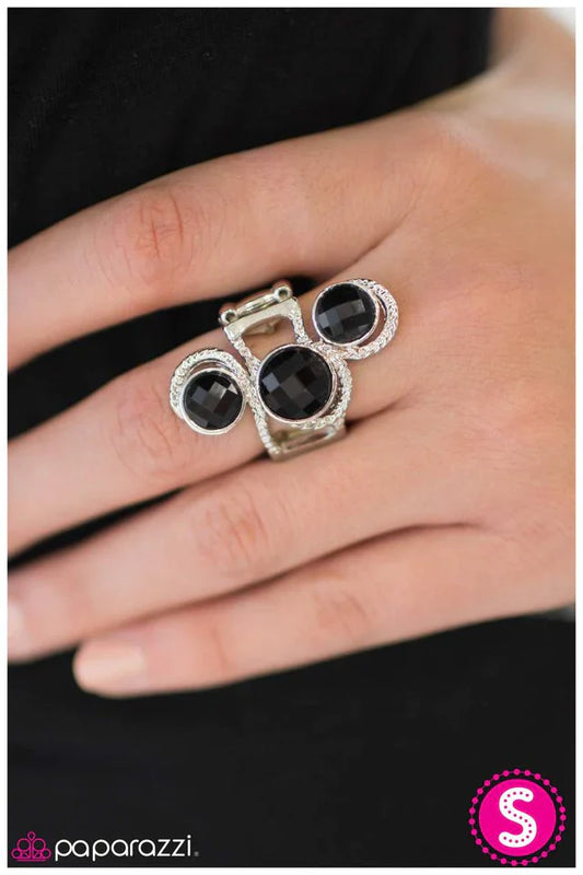 Paparazzi Ring ~ Watch Me Now! - Black