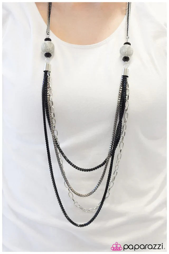 Paparazzi Necklace ~ Grand Debut - Black