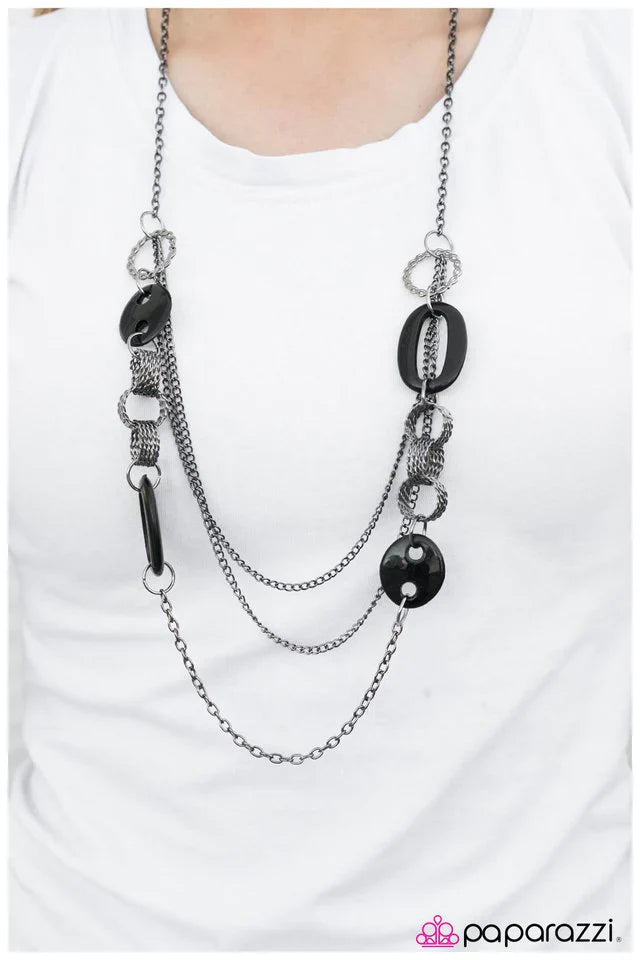 Paparazzi Necklace ~ Truly An Icon - Black