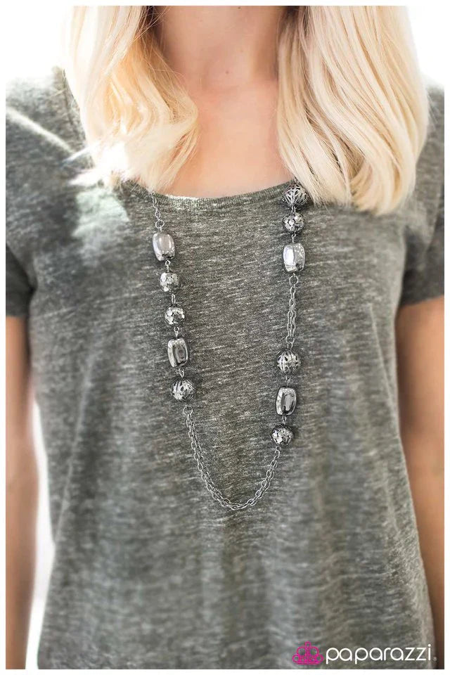 Paparazzi Necklace ~ Ol��! - Black