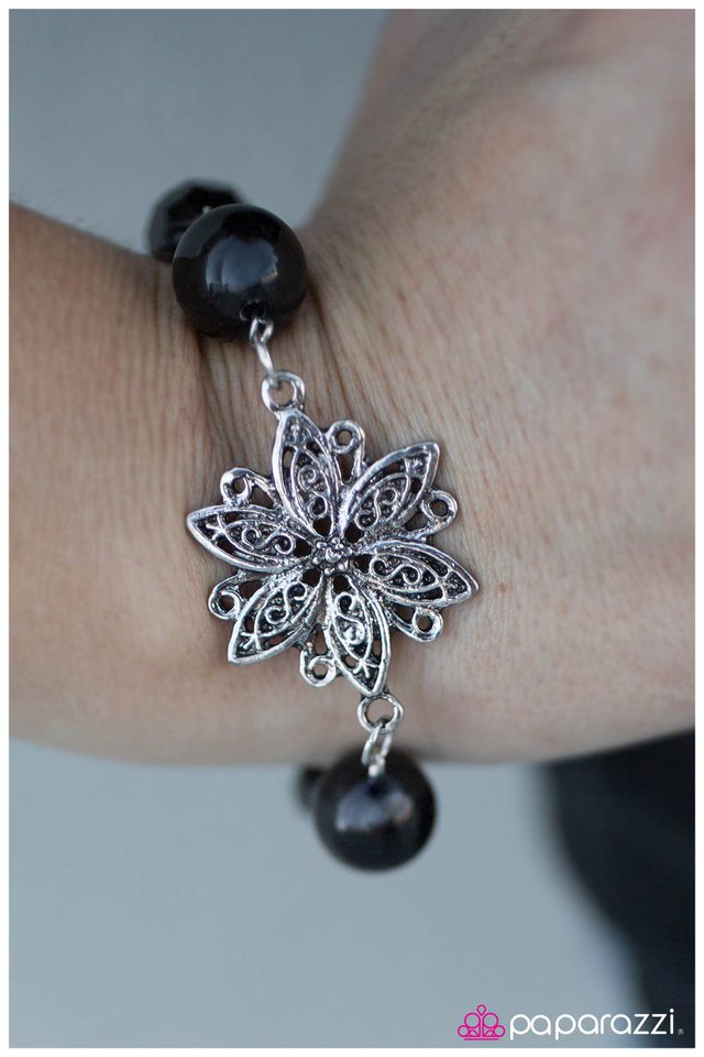Paparazzi Bracelet ~ One More Thing - Black