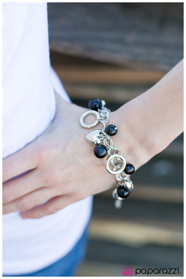 Paparazzi Bracelet ~ Dance Right Into My Heart - Black