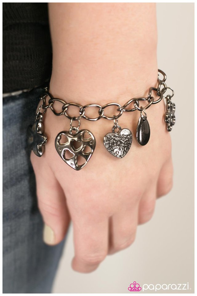 Paparazzi Bracelet ~ Be Still, My Heart - Black