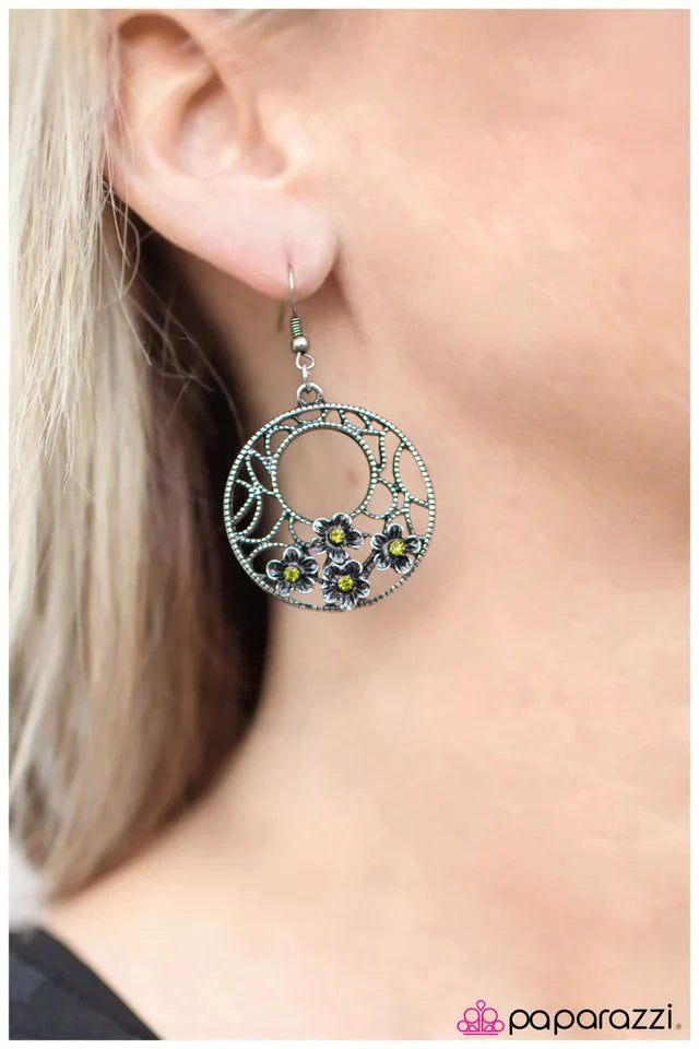 Paparazzi Earring ~ Dixie Chick - Green